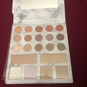 21 color eyeshadow &highlighter palette